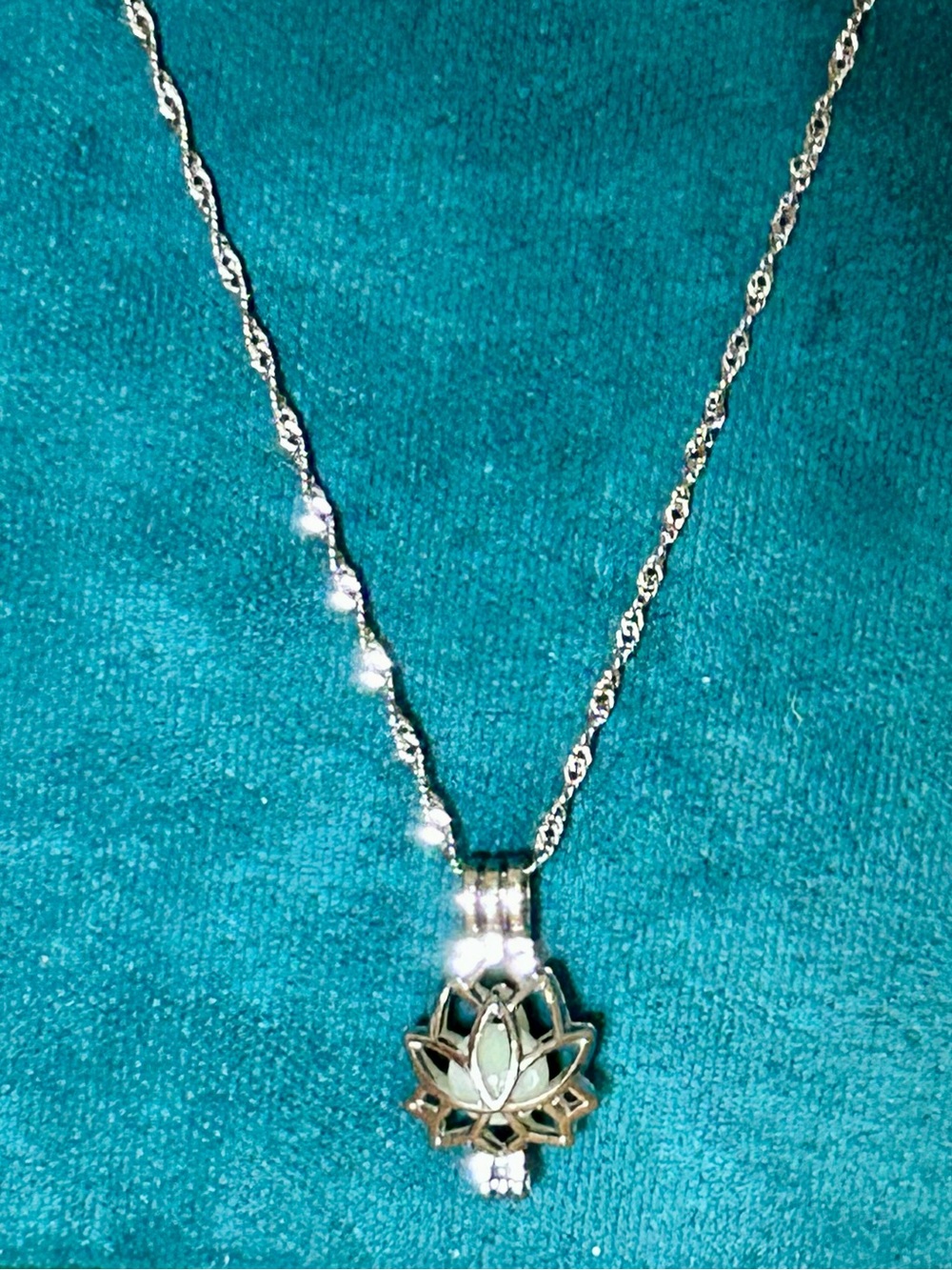Silver Lotus Pendant Necklace - Elegant & Zen NEW